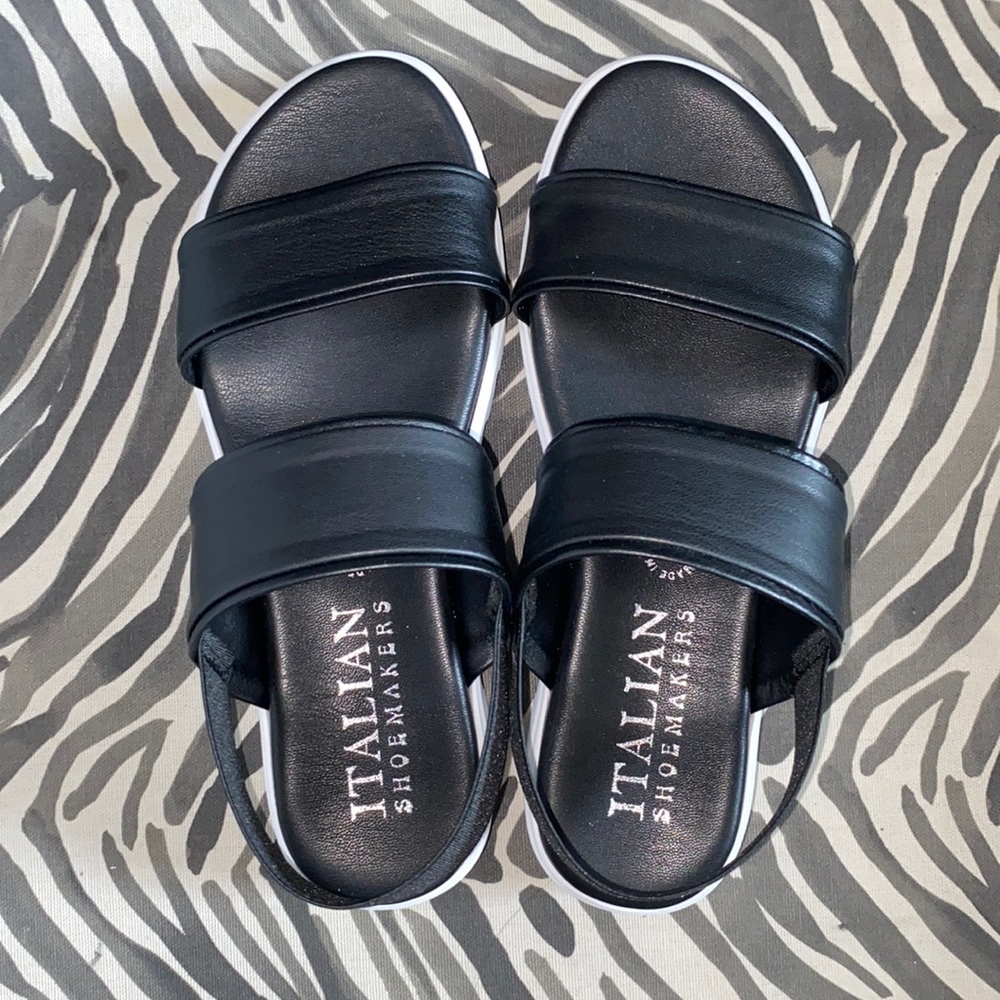 (NWOT)ITALIAN SHOEMAKERS FELICITY PLATFORM SANDALS
